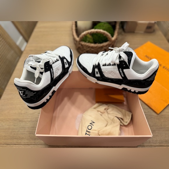 Louis Vuitton LV Trainer Sneaker - Picture 9 of 17